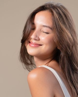 Chcete mít zářivou a čistou pleť? ✨ Máme pro vás pomocníka! 🌿 Tento čisticí gel iS Clinical Cleansing Complex šetrně, ale...